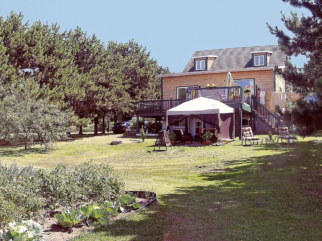 Gite La Halte Du Verger Bed And Breakfast Rivière-du-Loup Exterior foto