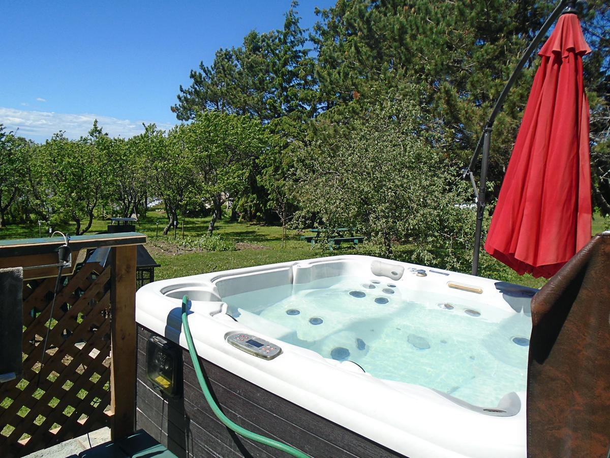 Gite La Halte Du Verger Bed And Breakfast Rivière-du-Loup Exterior foto