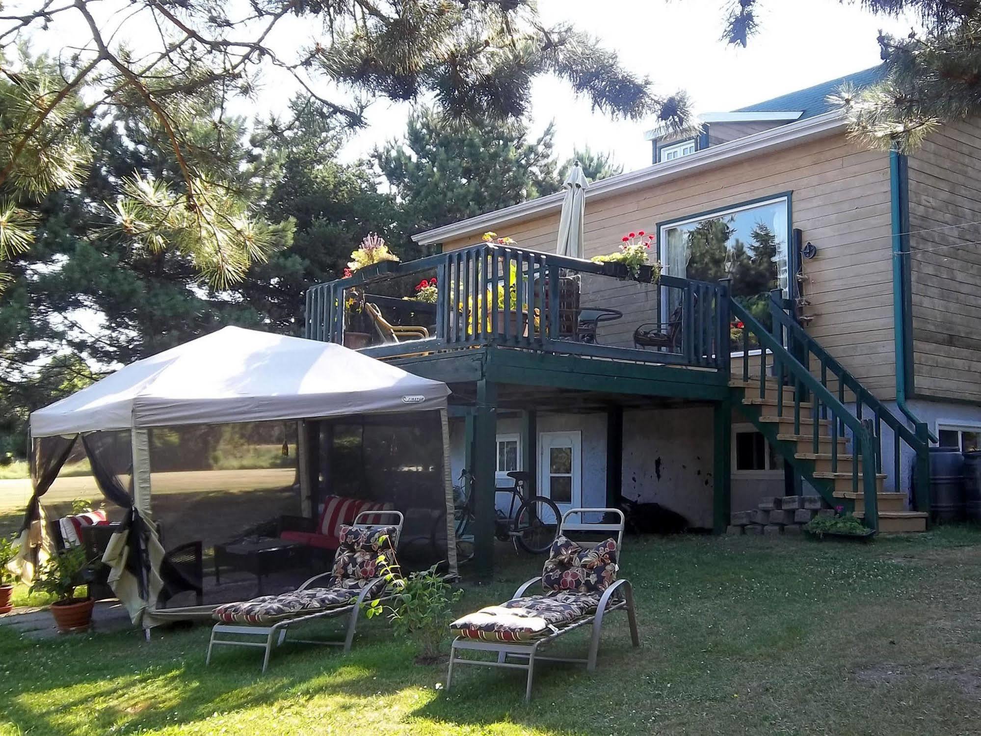 Gite La Halte Du Verger Bed And Breakfast Rivière-du-Loup Exterior foto